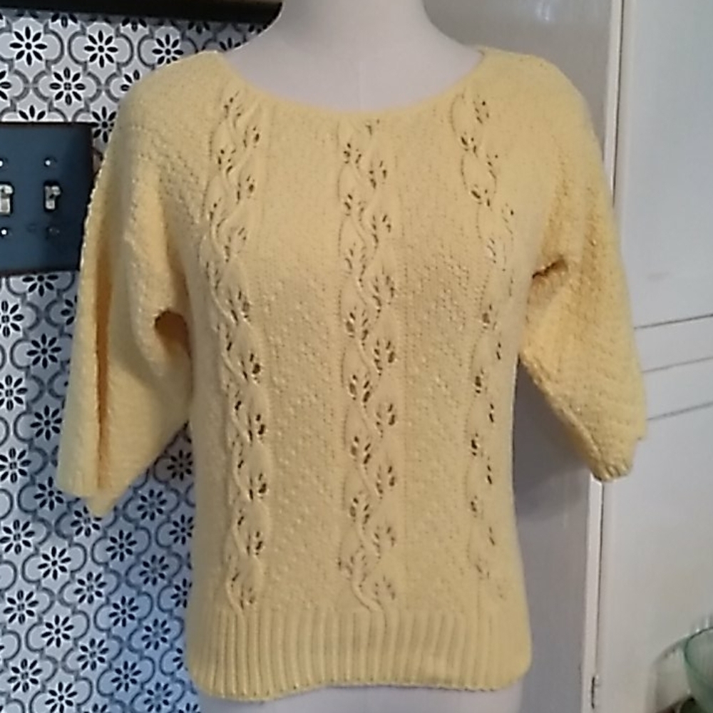 Vintage 1980s yellow cable knit sweater